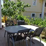 Pensionat Apartments Zara 3*