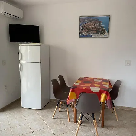 Apartments Zara Πανσιόν