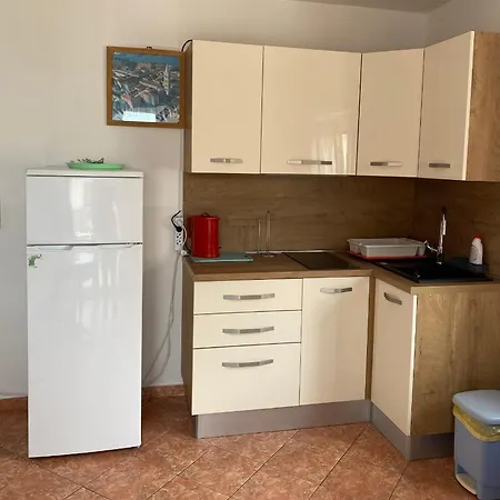 Guest house Apartments Zara 3*