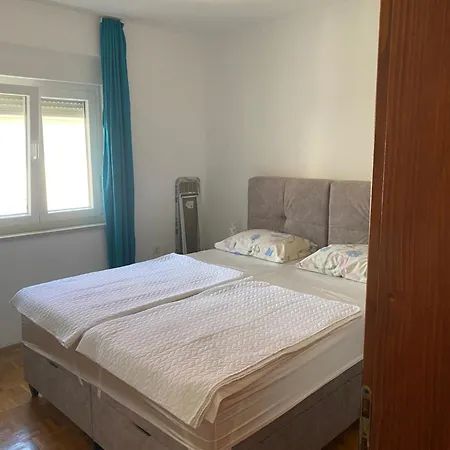Πανσιόν Apartments Zara