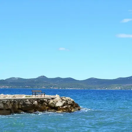 Πανσιόν Apartments Zara
