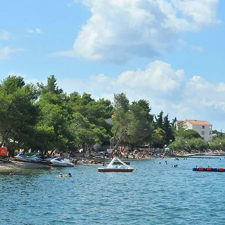 Πανσιόν Apartments Zara 3*