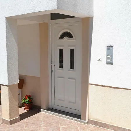 Guest house Apartments Zara *