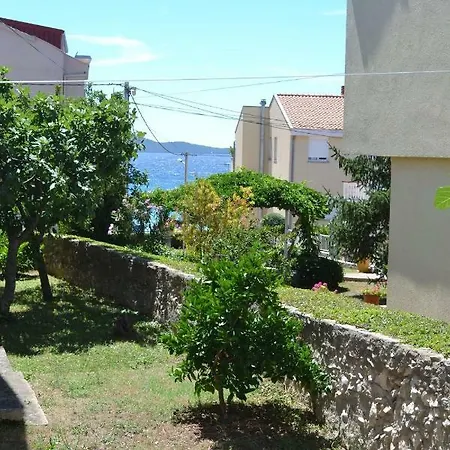 Πανσιόν Apartments Zara Ζαντάρ