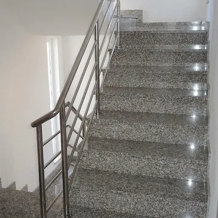Apartments Zara Πανσιόν 3*