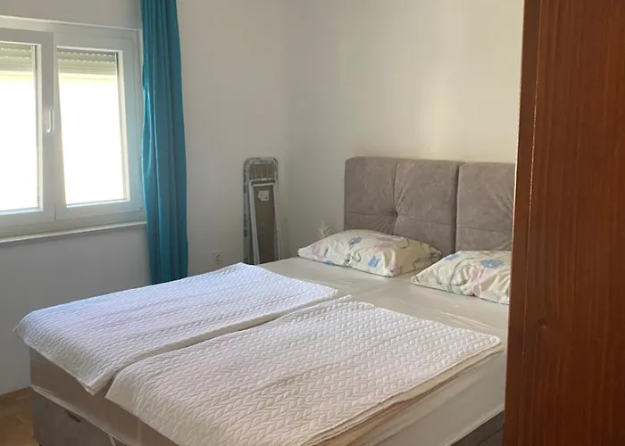 בית הארחה Apartments Zara