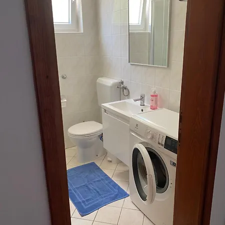 Apartments Zara بيت ضيافة 3*