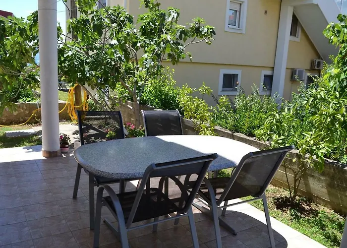 Penzion Apartments Zara 3*